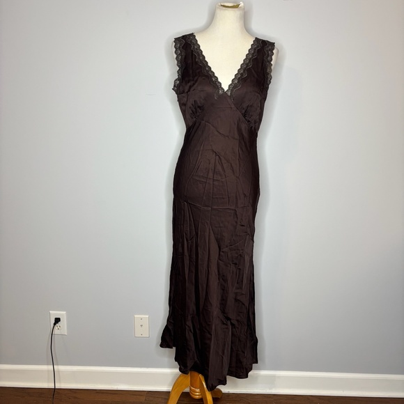 Gap - Brown Satin Lace-Trim V-Neck Maxi Slip Dress - Picture 3 of 6
